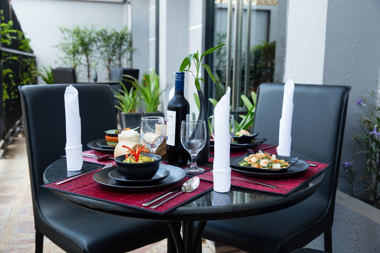 V Hotel And Apartment Siem Reap Buitenkant foto