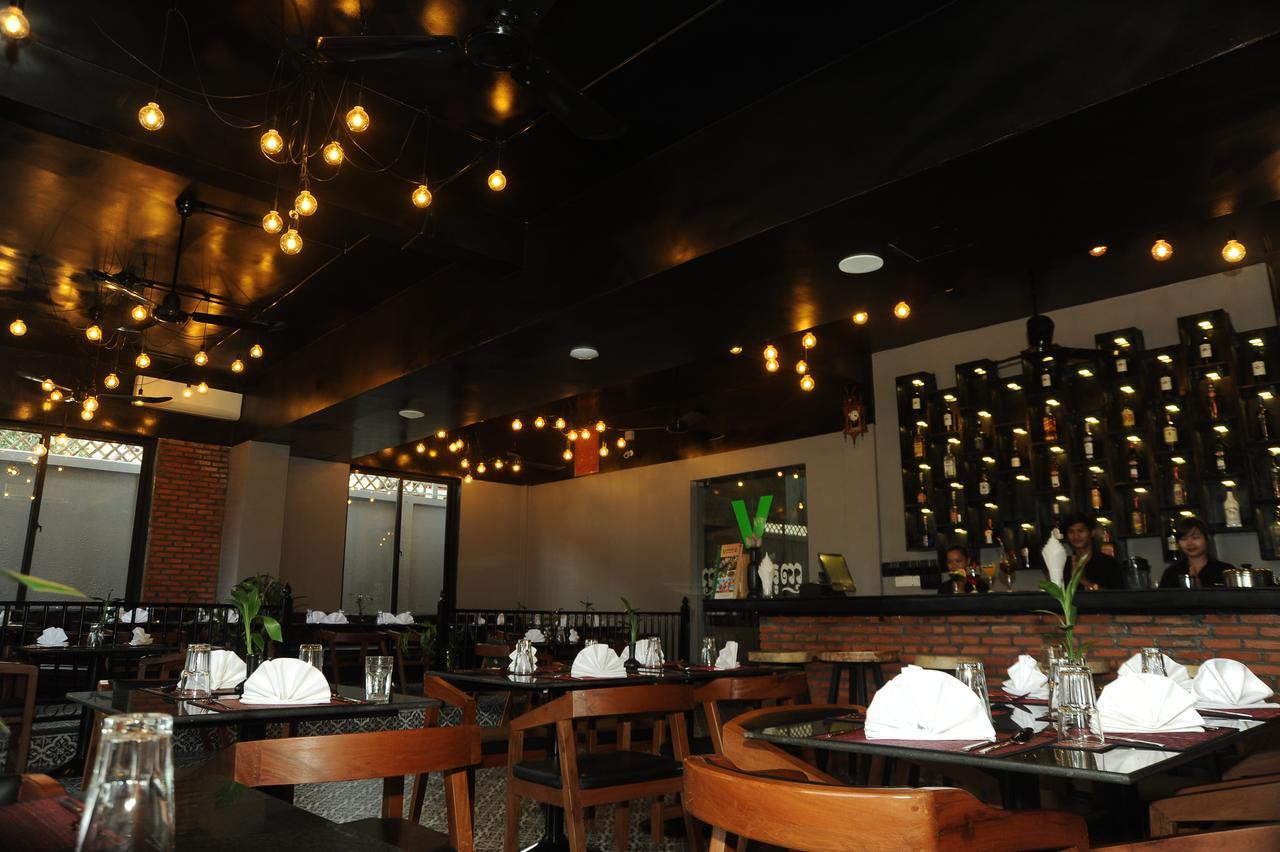 V Hotel And Apartment Siem Reap Buitenkant foto